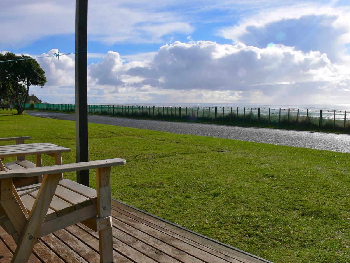 Oakura Beach Holiday Park Exteriör bild