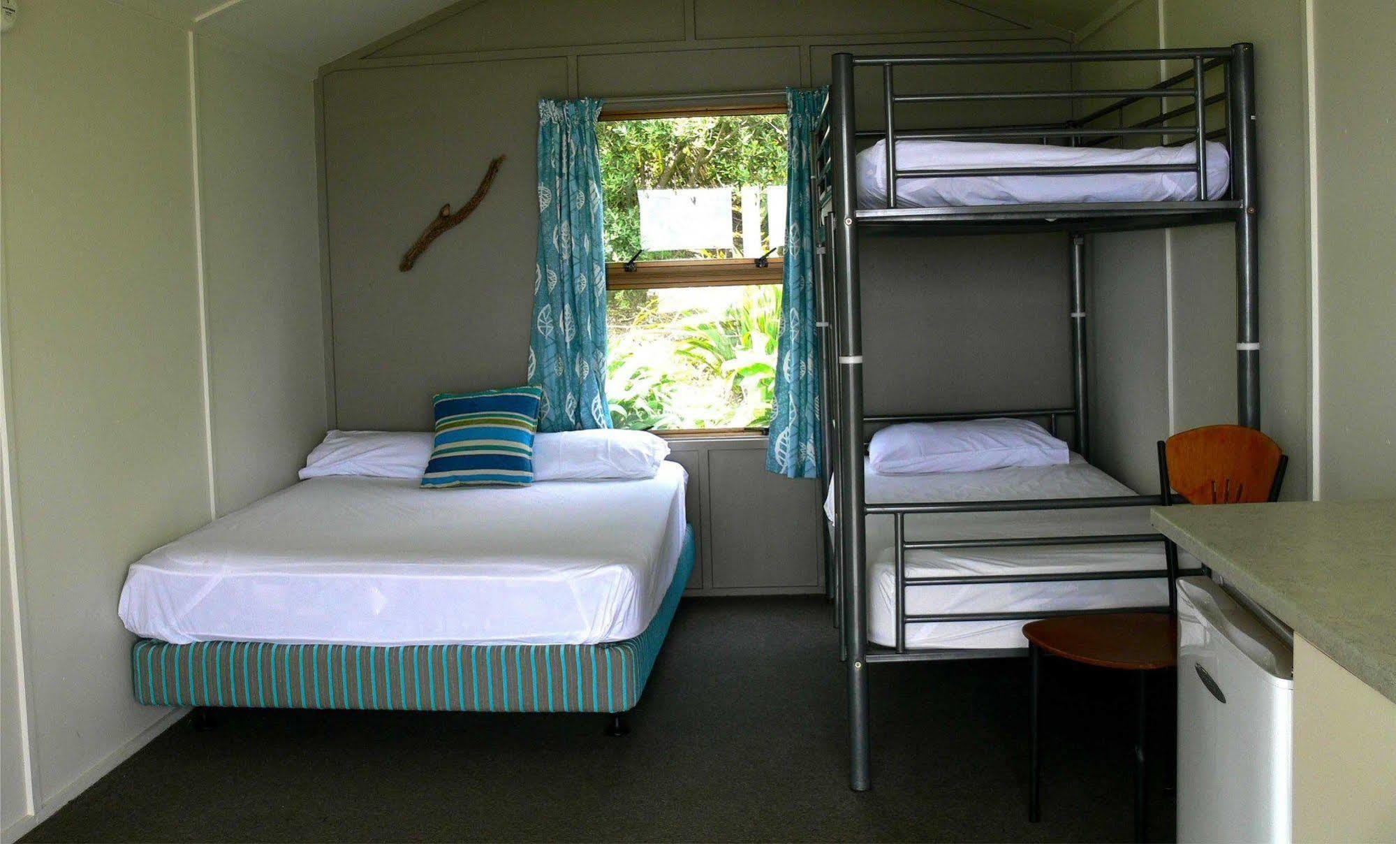 Oakura Beach Holiday Park Exteriör bild