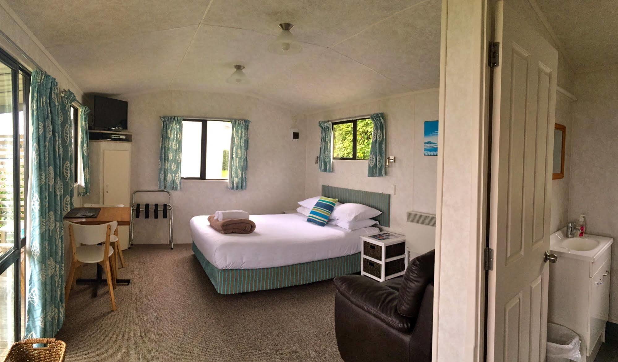 Oakura Beach Holiday Park Exteriör bild