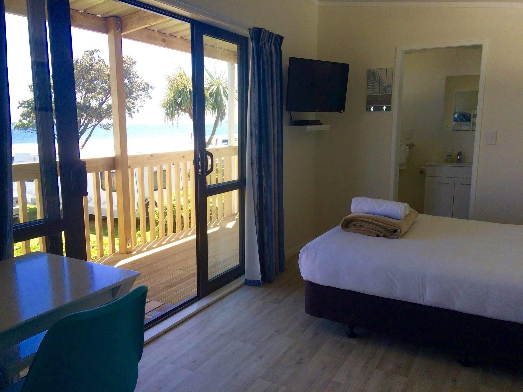 Oakura Beach Holiday Park Exteriör bild